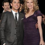 Michelle Pfeiffer y Zac Efron en el estreno de 'New Year's Eve' en Los Angeles