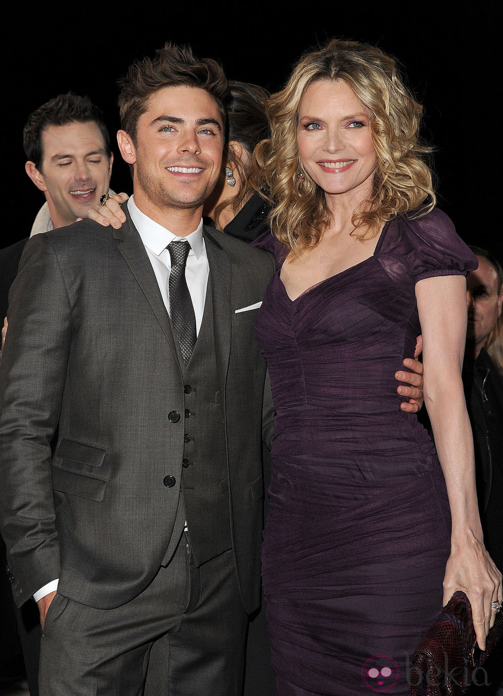 Michelle Pfeiffer y Zac Efron en el estreno de 'New Year's Eve' en Los Angeles