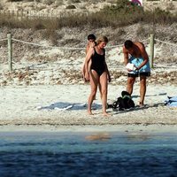 La Infanta Cristina e Iñaki Urdangarin en bañador en la playa