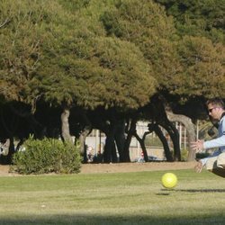 Iñaki Urdangarin jugando al fútbol con su hijo Juan