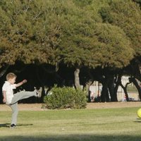 Iñaki Urdangarin jugando al fútbol con su hijo Juan