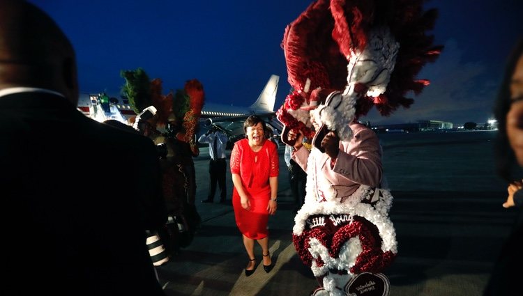 La alcadesa de Nueva Orleans bailando en el recibimiento a los Reyes Felipe y Letizia