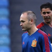 Fernando Hierro y Andrés Iniesta en el último entrenamiento de España antes de debutar en el Mundial de Rusia 2018