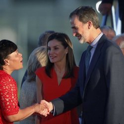 Los Reyes Felipe y Letizia saludan a la alcaldesa de Nueva Orleans