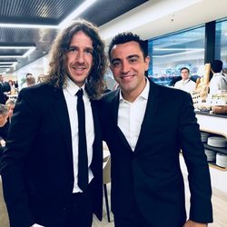 Carles Puyol y Xavi Hernández en la inauguración del Mundial de Rusia 2018