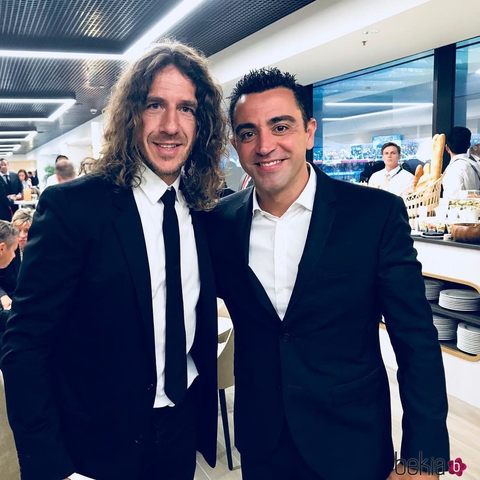 Carles Puyol y Xavi Hernández en la inauguración del Mundial de Rusia 2018