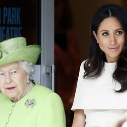 La Reina Isabel y Meghan Markle en su visita al condado de Cheshire