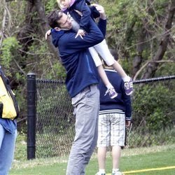 Iñaki Urdangarin aúpa a su hija Irene Urdangarin