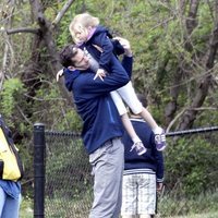 Iñaki Urdangarin aúpa a su hija Irene Urdangarin