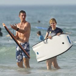 La Infanta Cristina e Iñaki Urdangarin se divierten en la playa de Bidart