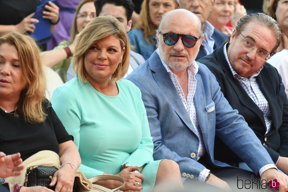 Terelu Campos observa el desfile de su marca en la Summer Fashion Runway 2018