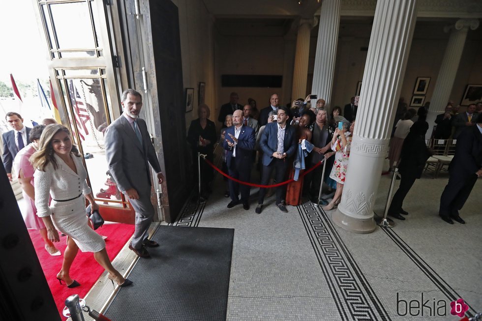 Los Reyes Felipe y Letizia llegando a uno de sus actos en Nueva Orleans