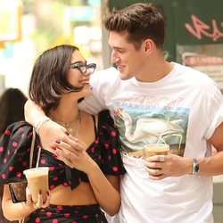 Dua Lipa y su novio pasean por las calles de Nueva York