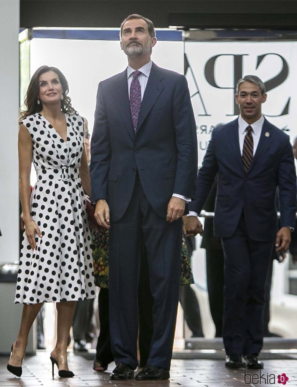 Los Reyes Felipe y Letizia en su visita al Museo de Arte de San Antonio