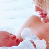 Candice Swanepoel con su segundo hijo en brazos