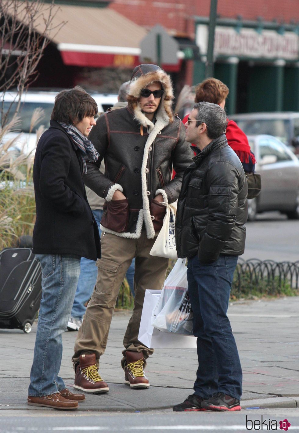 Andy Cohen y John Mayer en el West Village en diciembre 2010