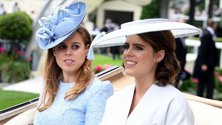 Las Princesas Eugenia y Beatriz de York llegando a Ascot 2018