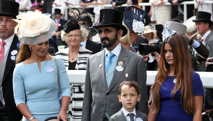 Mohammed bin Rashid Al Maktoum con la Princesa Haya de Jordania e hijos en Ascot 2018