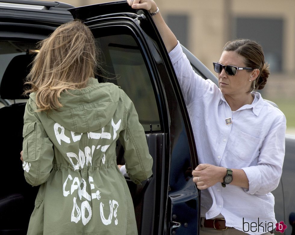 Melania Trump visitando a los niños inmigrantes en México