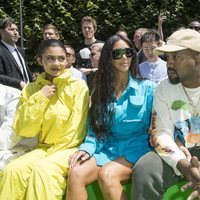 Kim Kardashian, Kanye West y Kylie Jenner en el desfile de Virgil Abloh en París