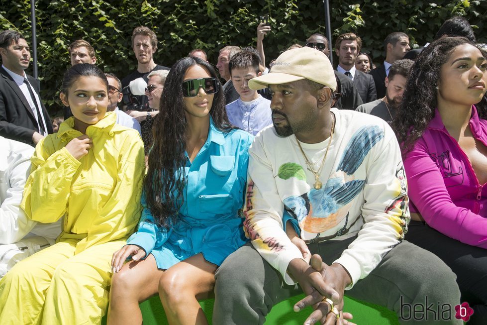 Kim Kardashian, Kanye West y Kylie Jenner en el desfile de Virgil Abloh en París