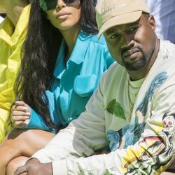 Kim Kardashian y Kanye West en el desfile de Virgil Abloh en París