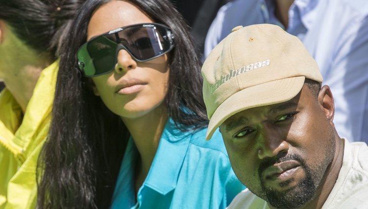 Kim Kardashian y Kanye West en el desfile de Virgil Abloh en París