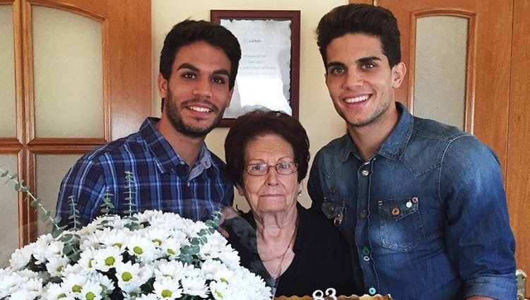 Èric y Marc Bartra en el cumpleaños de su abuela