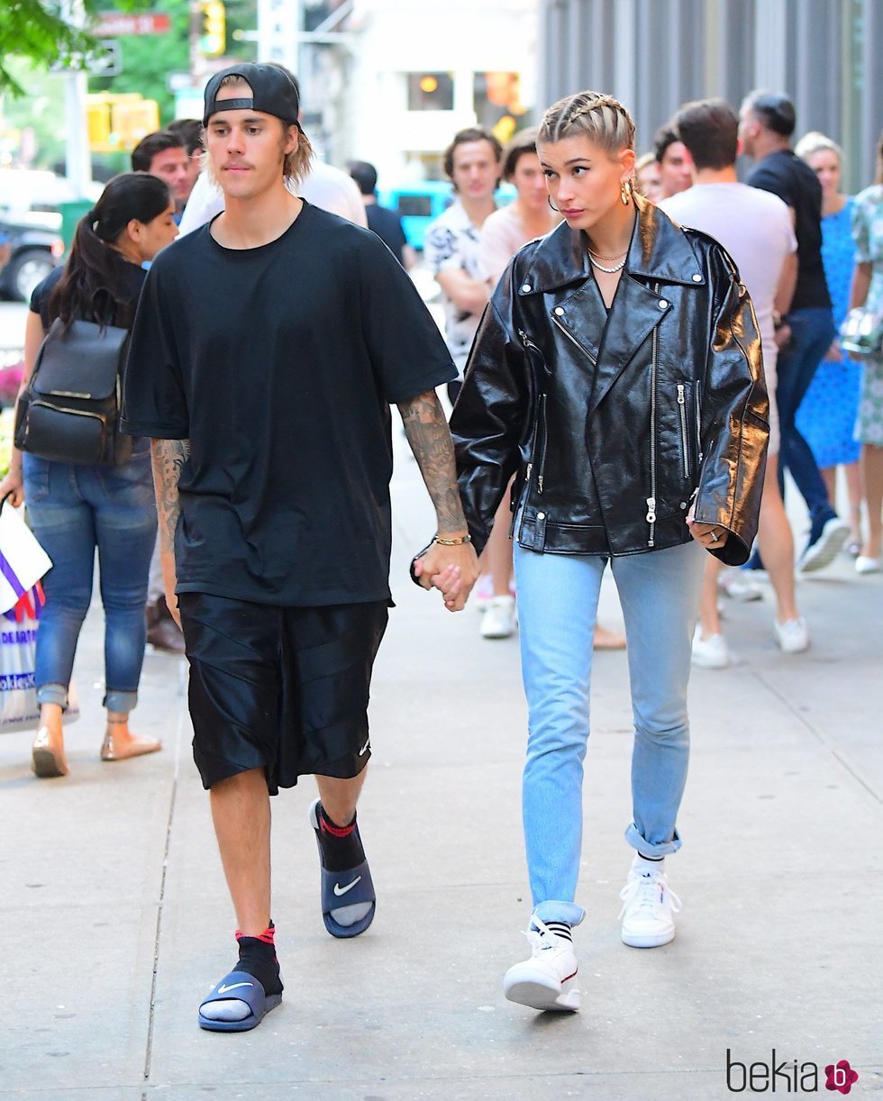 Justin Bieber y Hailey Baldwin pasean de la mano por las calles de Nueva York