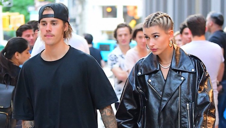 Justin Bieber y Hailey Baldwin pasean de la mano por las calles de Nueva York