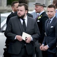 John Bradley, Joe Dempsie y Ben Crompton en la boda de Kit Harington y Rose Leslie