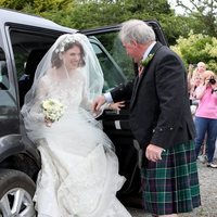 Rose Leslie llega a su boda con Kit Harington junto a su padre