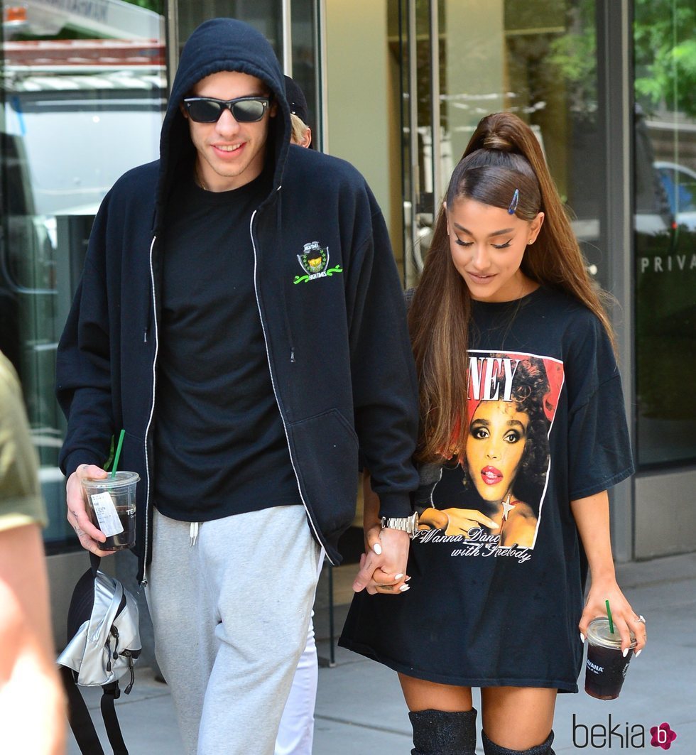 Ariana Grande y Pete Davidson de paseo por Nueva York