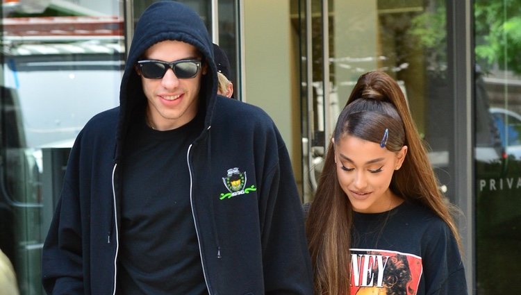 Ariana Grande y Pete Davidson de paseo por Nueva York