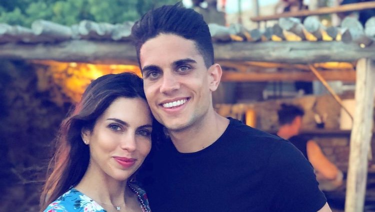 Marc Bartra y Melissa Jiménez celebrando el cumpleaños de la periodista en Mikonos