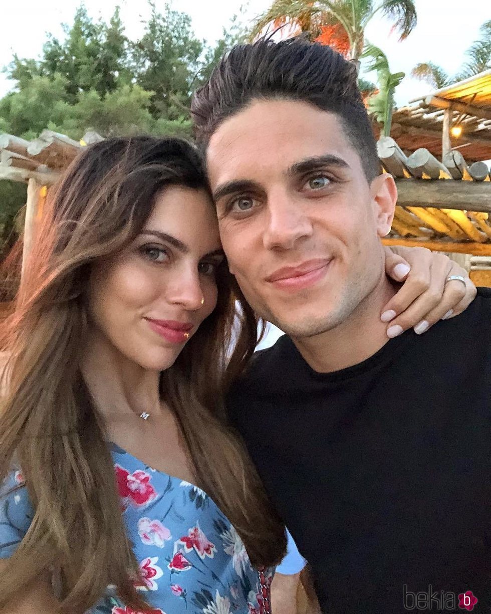 Melissa Jiménez celebrando su cumpleaños con Marc Bartra en Mikonos