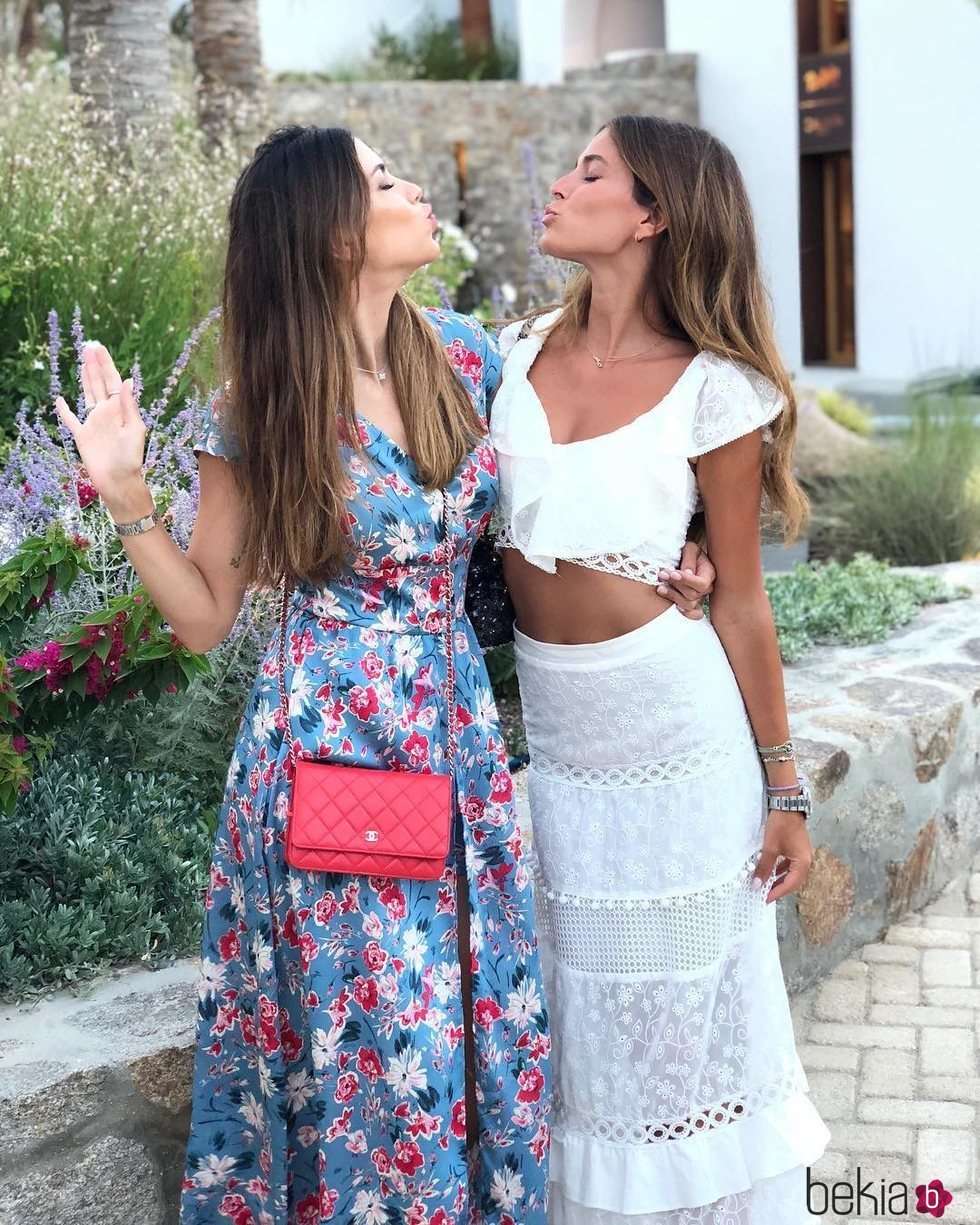 Melissa Jiménez y Coral Simanovich en Mikonos