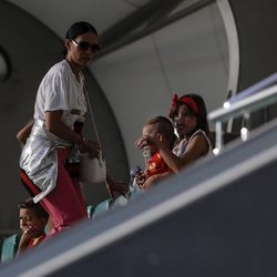 Algunos familiares durante un entrenamiento de la Selección Española