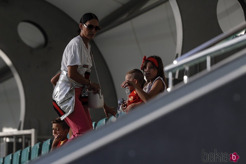 Algunos familiares durante un entrenamiento de la Selección Española