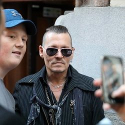 Johnny Depp durante la gira europea de su banda de música: Hollywood Vampires