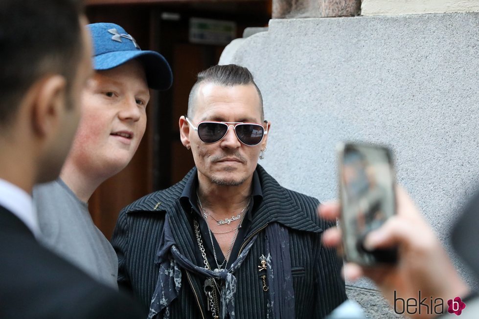 Johnny Depp durante la gira europea de su banda de música: Hollywood Vampires