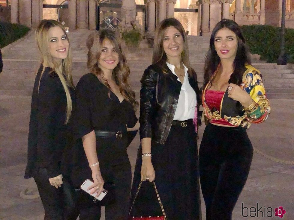 Elena Galera, Antonella Roccuzzo, Núria Cunillera y Daniella Semaan durante la Bridal Fashion Week de Barcelona de 2018