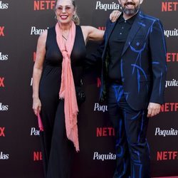 Miriam Díaz Aroca con un amigo en la premiere de la segunda temporada de 'Paquita Salas'