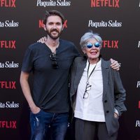 Concha Velasco y su hijo Manuel en la premiere de la segunda temporada de 'Paquita Salas'