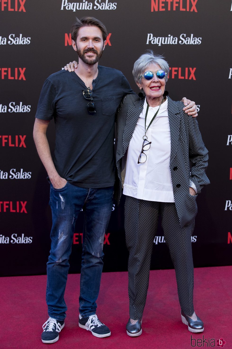 Concha Velasco y su hijo Manuel en la premiere de la segunda temporada de 'Paquita Salas'