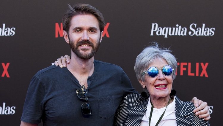 Concha Velasco y su hijo Manuel en la premiere de la segunda temporada de 'Paquita Salas'