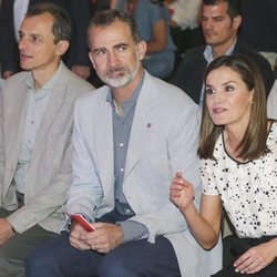 Los Reyes Felipe y Letizia y Pedro Duque en el encuentro anual 'Rescatadores de talento'