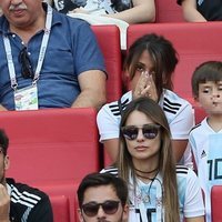 Antonella Roccuzzo muy triste en el partido de Argentina contra Francia en el Mundial de Rusia 2018