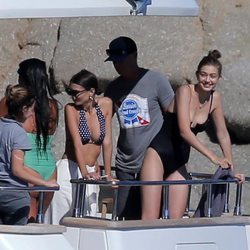 Gigi Hadid y Emily Ratajkowski en Mykonos