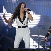 Ana Guerra y Aitana durante el concierto 'OT Bernabéu'